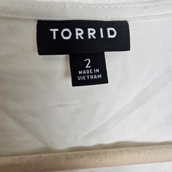 Torrid Blouse Women 2X White Eyelet LS Button Romantic Feminine Top Smocked Cuff - Picture 6 of 8